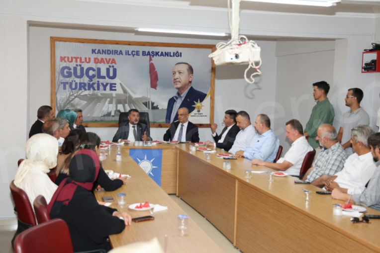 AK Parti Kandıra’da Türkiye Yüzyılı Mesaisi! Ercan Öztürk Gün Boyu Sahadaydı detay fotoğrafı