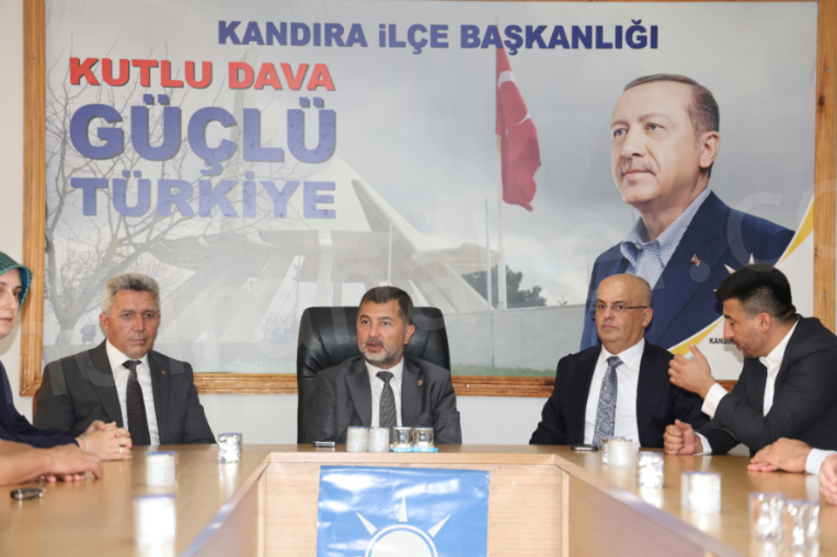 AK Parti Kandıra’da Türkiye Yüzyılı Mesaisi! Ercan Öztürk Gün Boyu Sahadaydı detay fotoğrafı