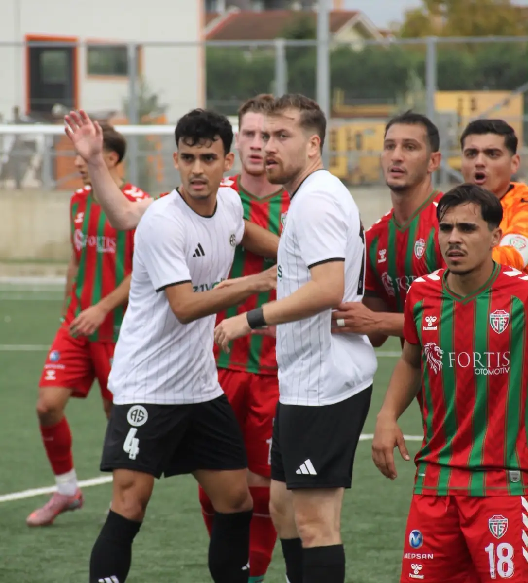 Kandıralı Alperen Özmen, Alikahya Belediyespor Forması Giyiyor
